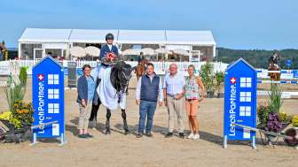 GP Siegerin Katie Gygax Feufolet du Feugre mit vlnr Claudia Federli, Sekretariat OK Präsident Marcel Freimüller Alexander und Ulrich Koller v LerchPartner