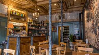 Weincafé Bunter Vogel