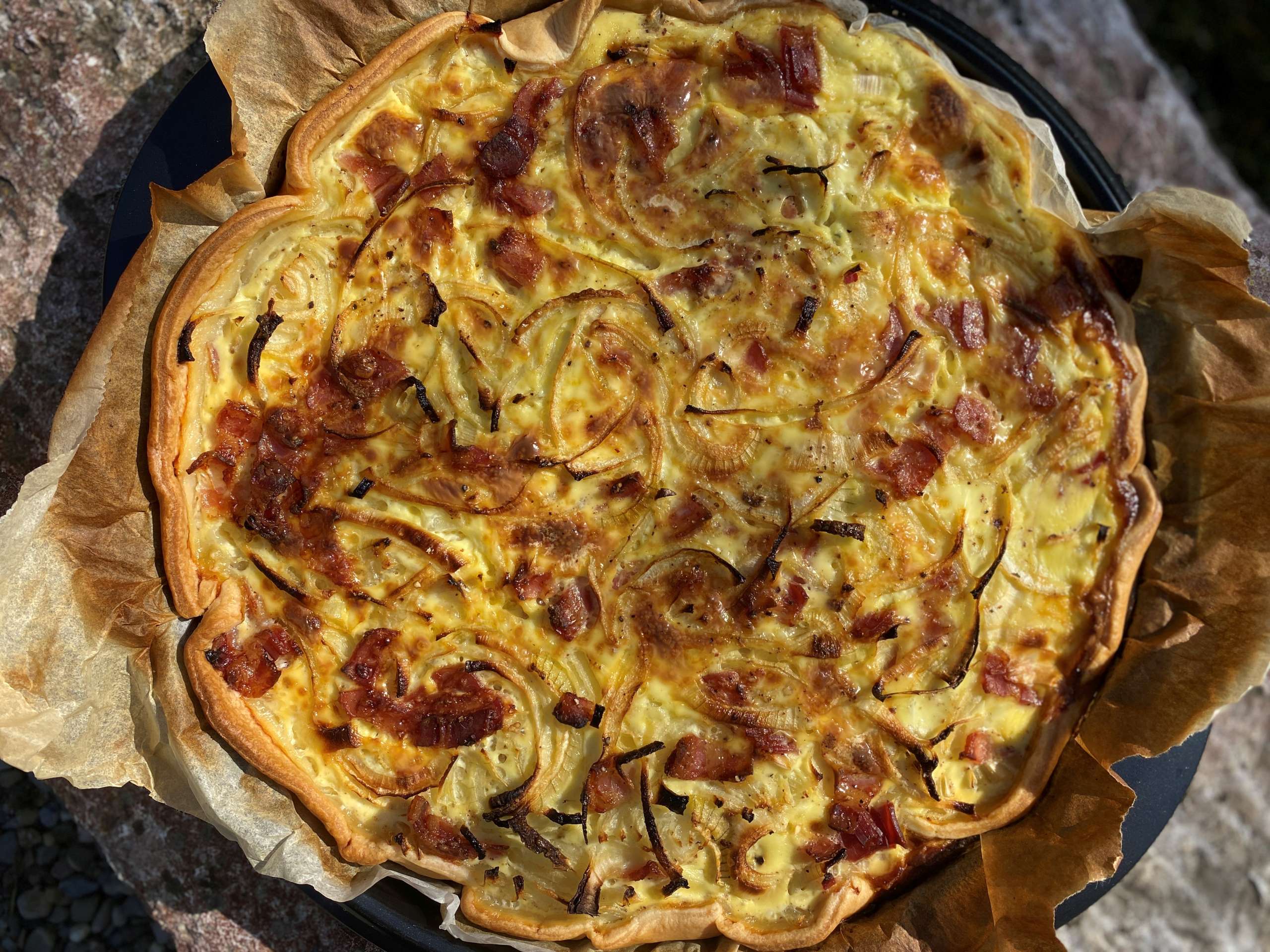 Eine ganze Schaffhauser Bölletünne in einem runden Blech