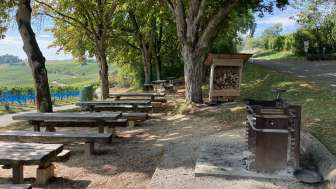 Grillstelle Tisch und Bänk