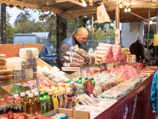 Herbstmesse Schaffhausen Stand Ein Messe Stand, welcher diverse süsse Leckereien verkauft.