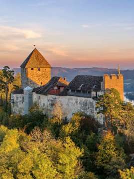 Burg Hohenklingen Stein am Rhein Blick auf die Burg Hohenklingen mit der Stadt Stein am Rhein und dem Rhein im Hintergrund.